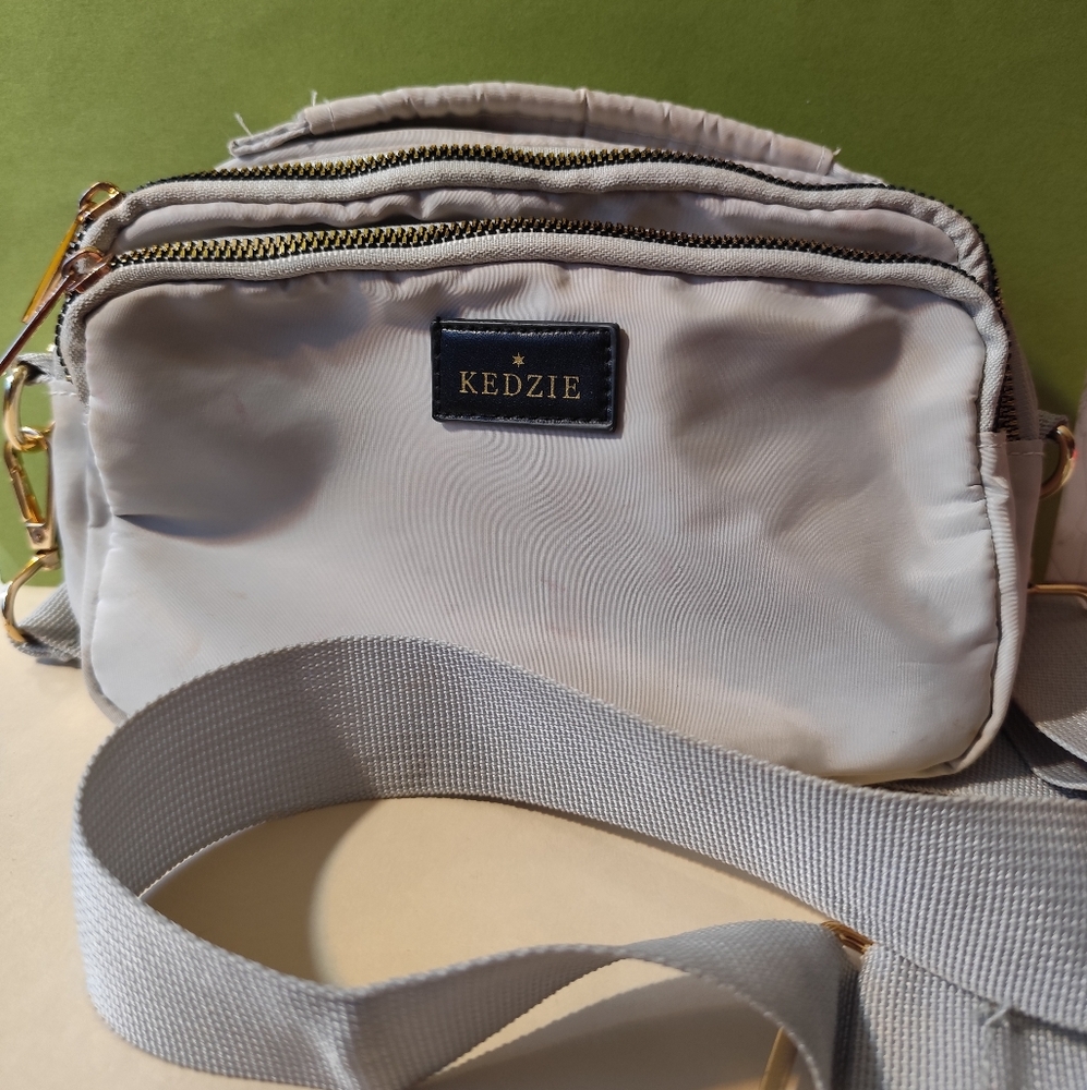4/$50⭐️KEDZIE Coast to Coast Crossbody Bag Messenger Wallet Lightweight Bag